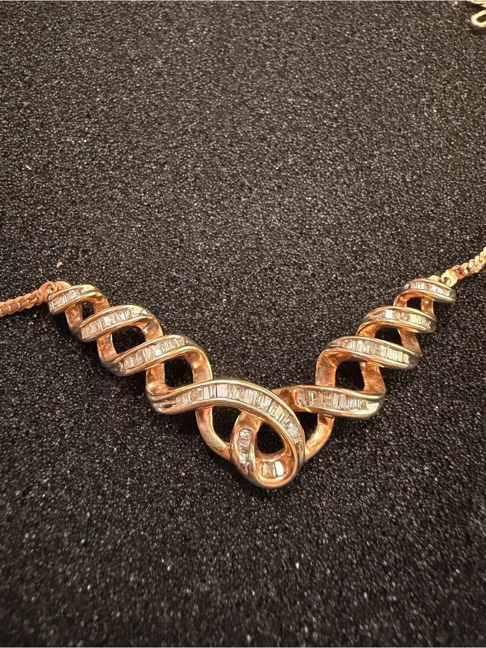 1.00 carat natural diamonds set in 10k solid gold necklace